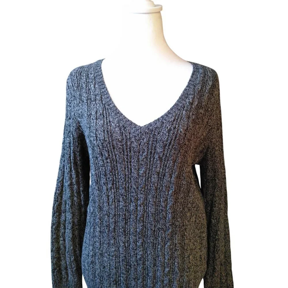St. John's Bay Size Large Long Sleeve V-Neck Cable Knit Pullover Sweater Gray
